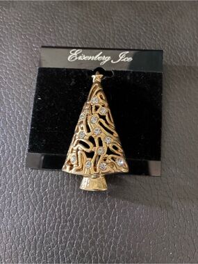 Vintage Eisenberg Ice Gold-Tone Metal Filigree Christmas Tree Brooch